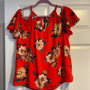 Beautiful flowy floral top.  Sz m